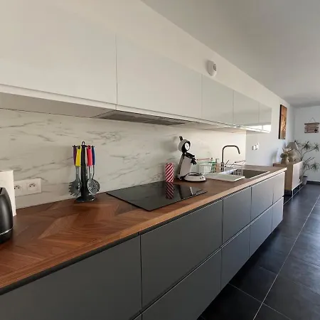 Superbe Maison Moderne A 300 M De La